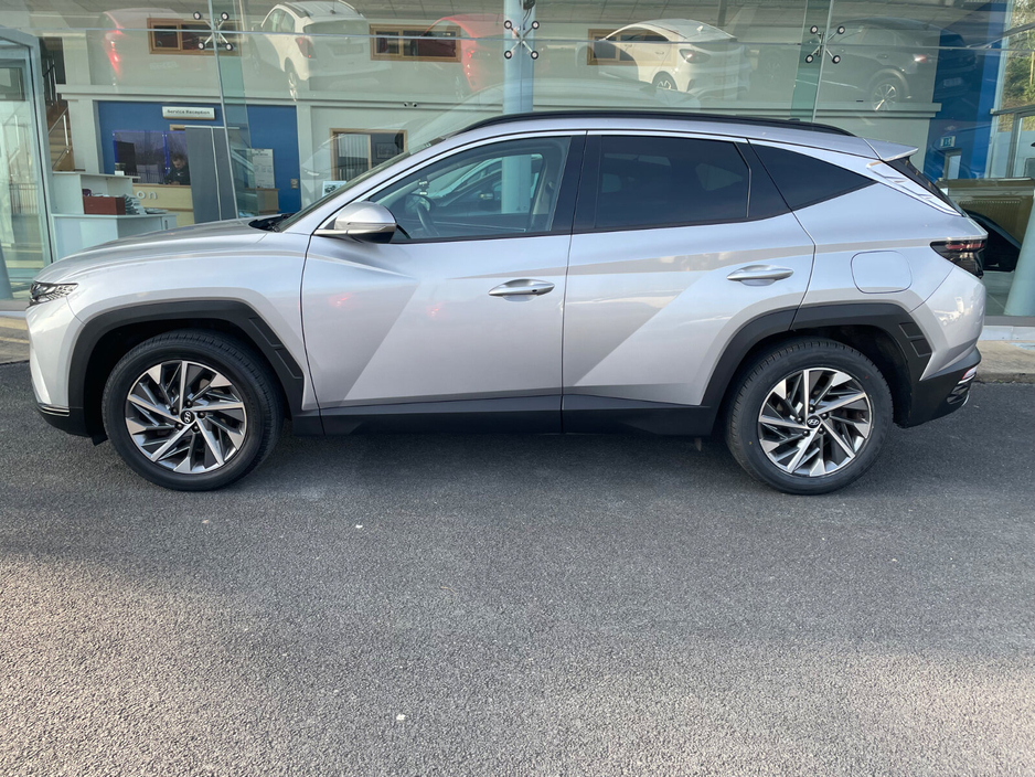 2021 Hyundai Tucson - image 2