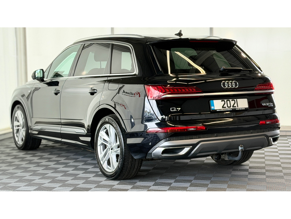 2021 Audi Q7 - image 12