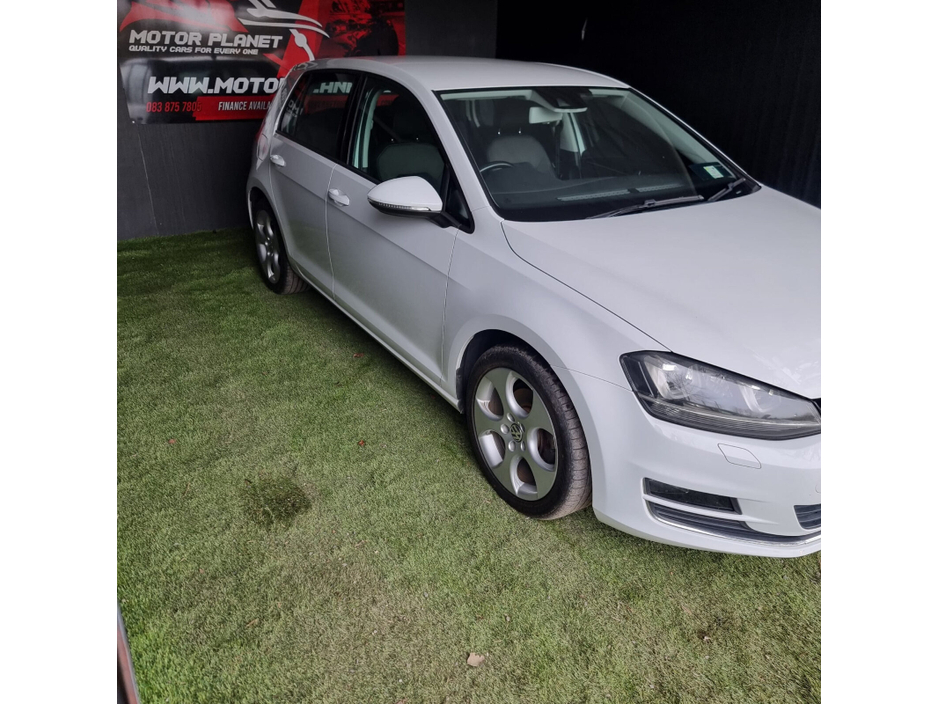 2016 Volkswagen Golf - image 2