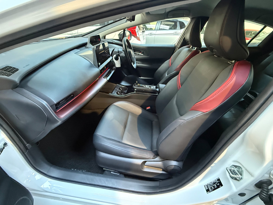 2023 Toyota Prius - image 32