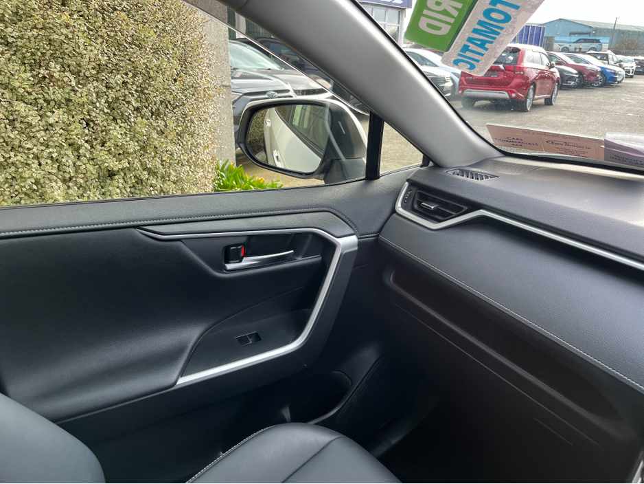 2021 Toyota Rav4 - image 17