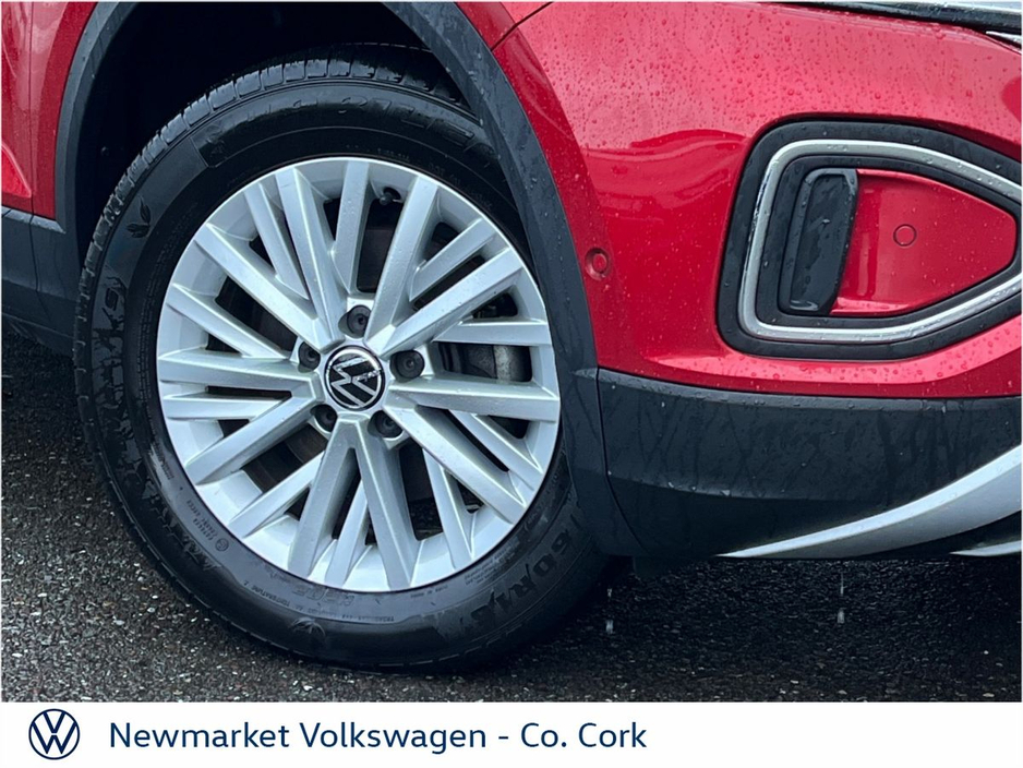 2024 Volkswagen T-Roc - image 2