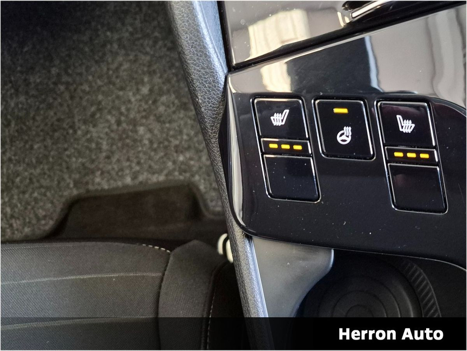 2022 Kia Sportage - image 12