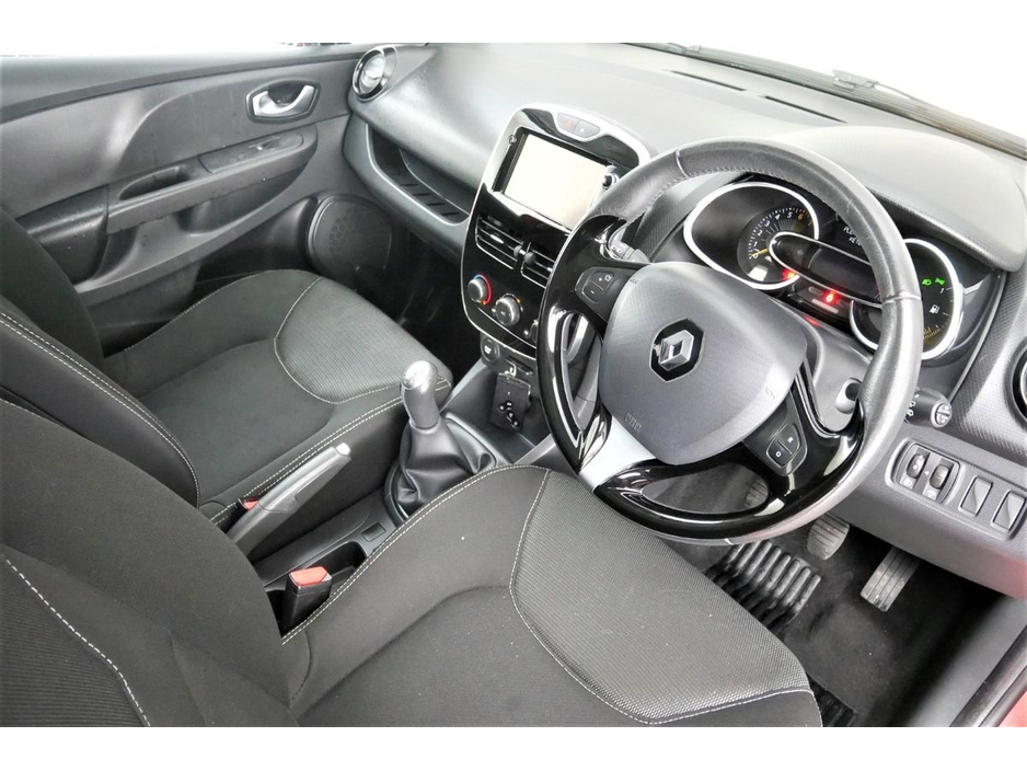 2016 Renault Clio - image 13