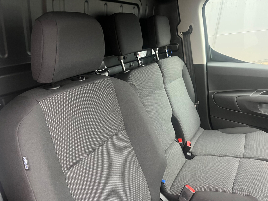 2026 Peugeot Partner  €23,400