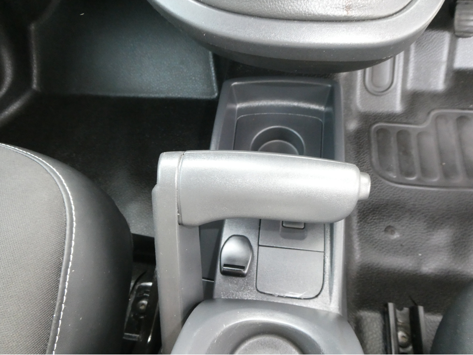 2015 Renault Kangoo - image 25