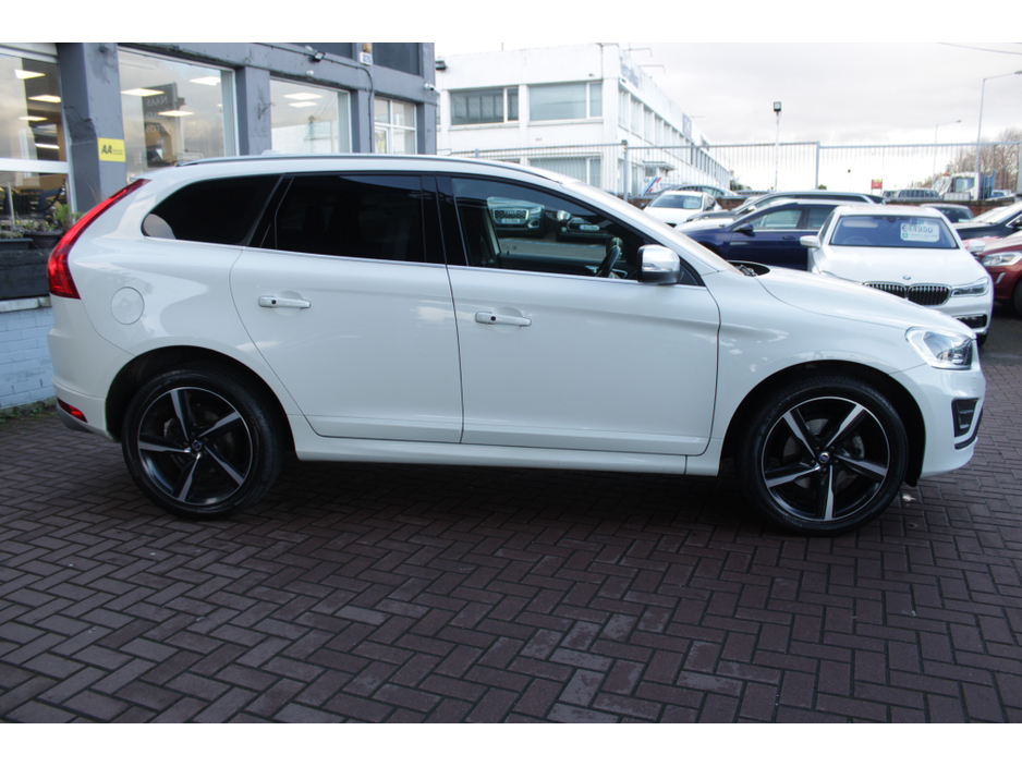 2016 Volvo XC60 - image 3
