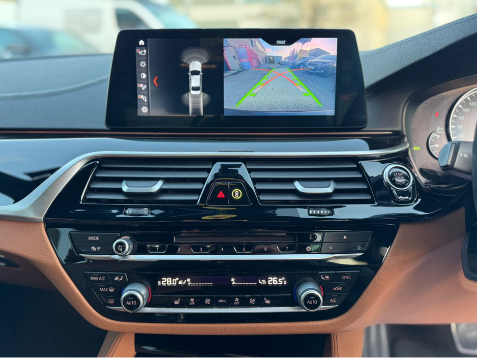 2017 BMW 5 Series - image 12