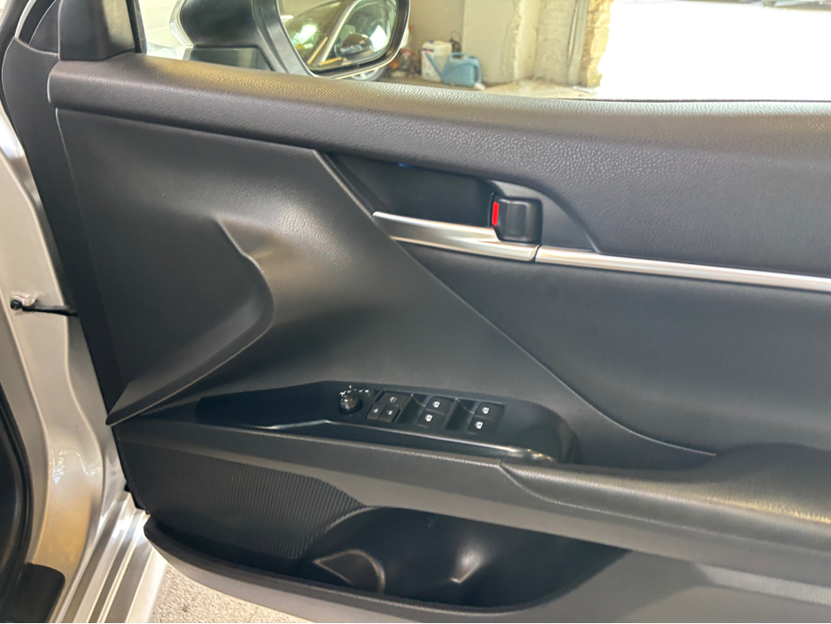 2020 Toyota Camry - image 18