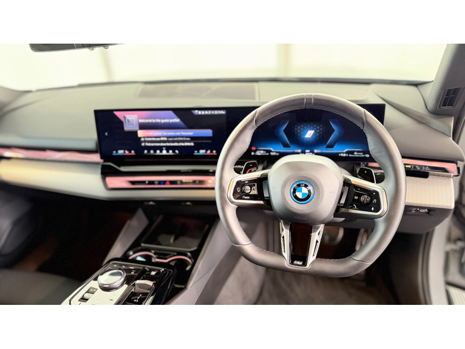 2025 BMW 5 Series - image 4