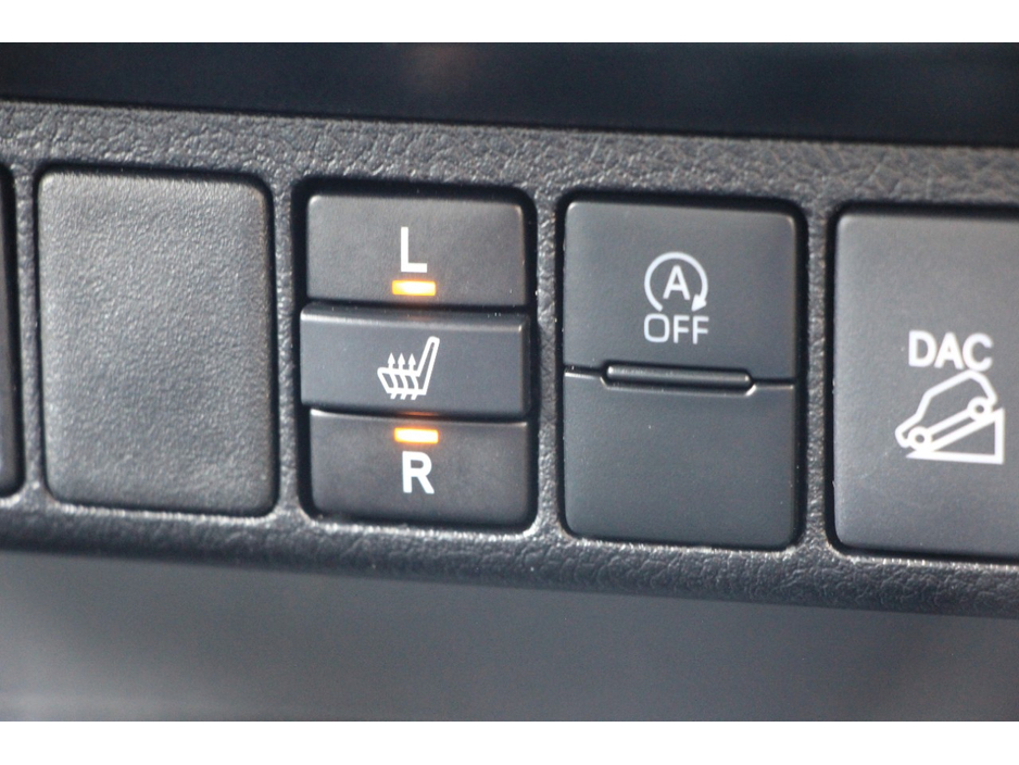 2023 Toyota Hilux - image 21