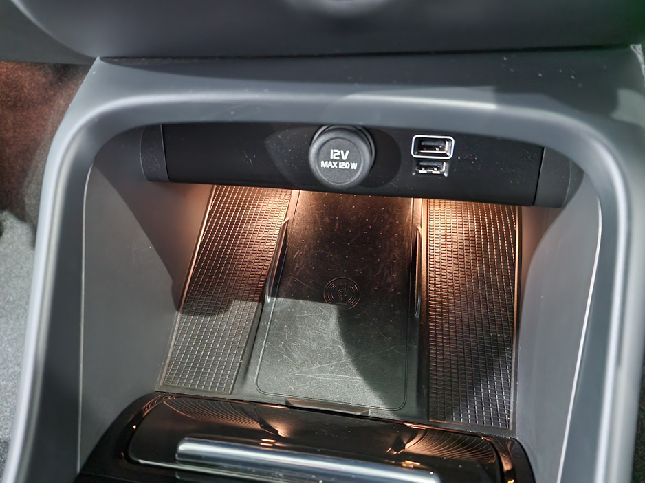 2023 Volvo XC40 T4 PLUS DARK RECHARGE AUTOMATIC **ONE OWNER / APPLE CARPLAY / CRUISE CONTROL / ELECTRIC BOOTLID / HEATED FRONT & REAR SEATS / HEATED STEERING WHEEL / 360 DEGREE CAMERA / WIRELESS PHONE CHARGING** €38,900