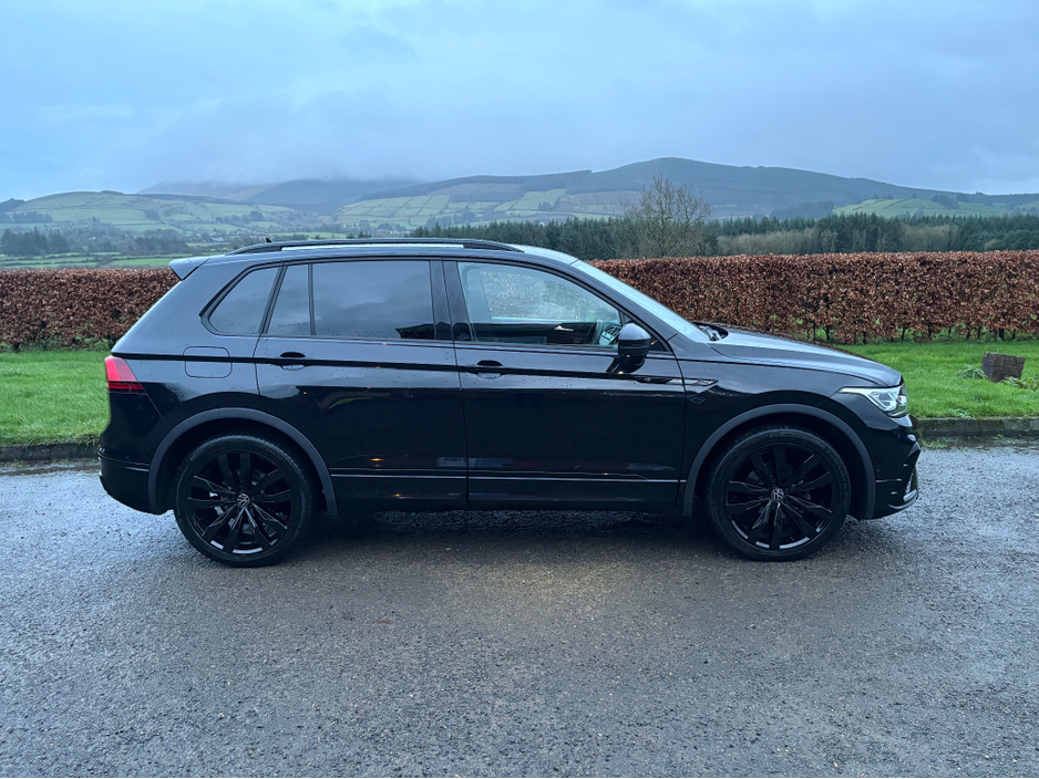 2024 Volkswagen Tiguan R-LINE 2.0 TDI AUTO 150HP BLACK EDITION €49,950