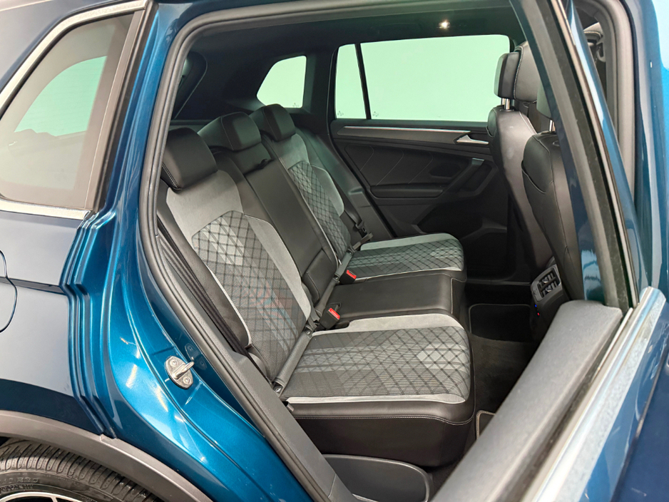 2021 Volkswagen Tiguan - image 12