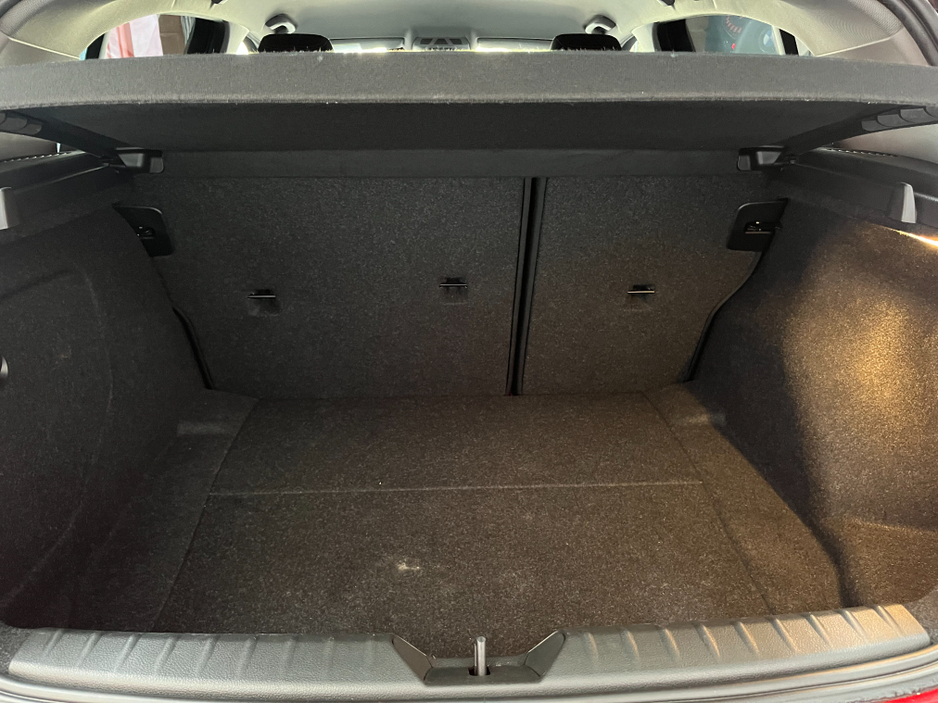 2016 BMW 1 Series - image 7