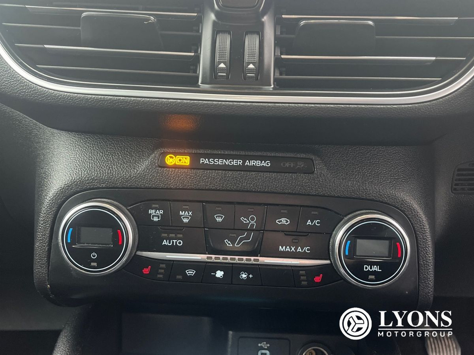 2019 Ford Focus - image 10