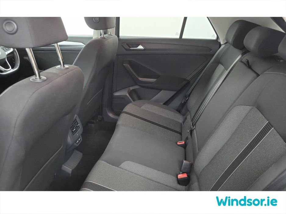 2022 Volkswagen T-Roc - image 8