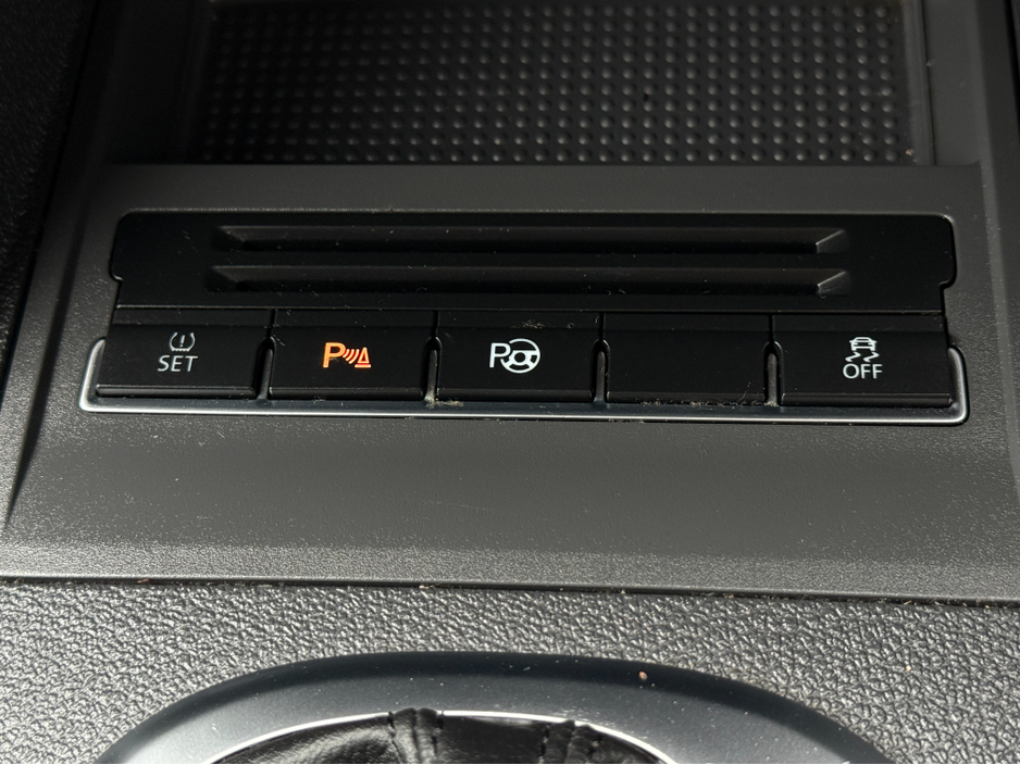 2015 Volkswagen Touran ( 152 REG ) HIGHLINE EDITION 7 SEATER * ALCANTARA SEATS * REVERSING CAMERA * SIMI DEALER - SPECIALISING IN IMPORTS OF JAP AUTOMATIC HI SPEC BLUEMOTION // LARGE TOUCH SCREEN // €15,450