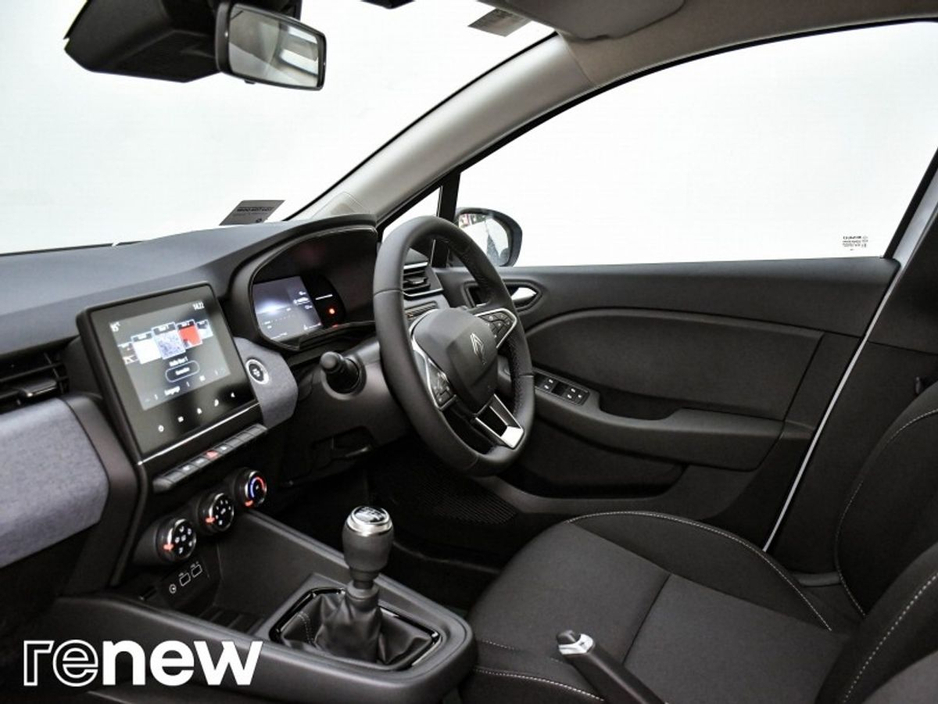 2025 Renault Clio - image 5