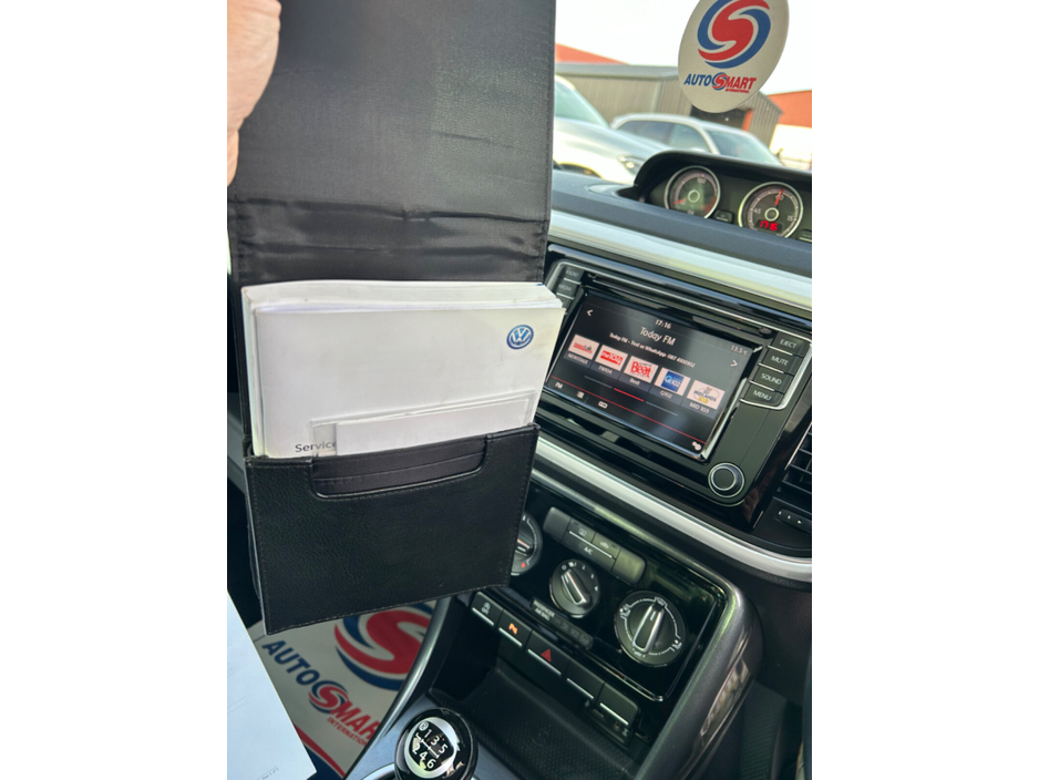 2017 Volkswagen Beetle - image 24