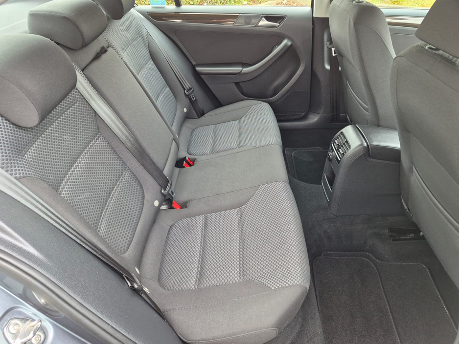 2015 Volkswagen Jetta - image 14