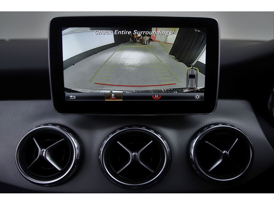 2016 Mercedes-Benz GLA Class GLA 180 *HALF LEATHER*REVERSE CAM*PARK SENSORS* €18,890