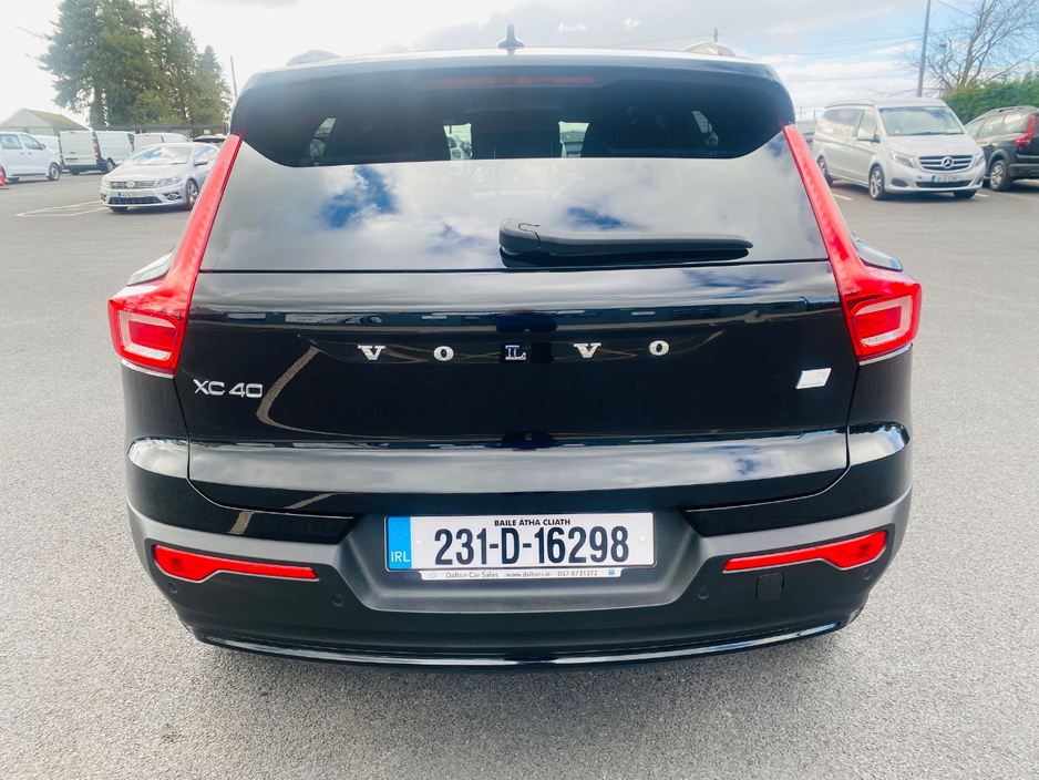 2023 Volvo XC40 - image 7