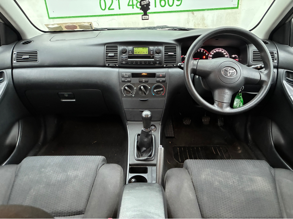 2005 Toyota Corolla - image 9