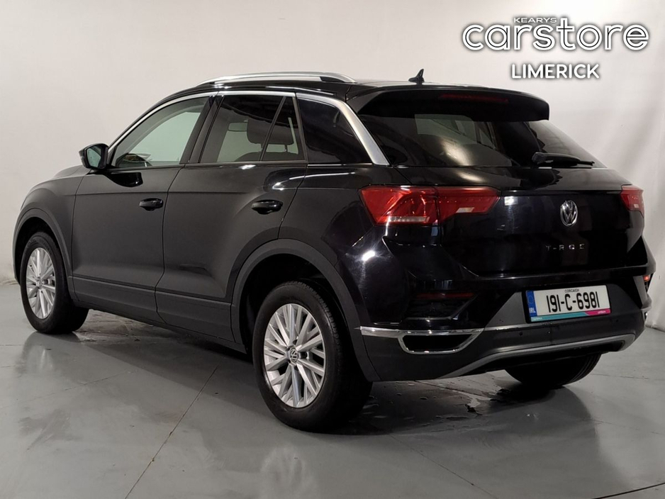 2019 Volkswagen T-Roc - image 5