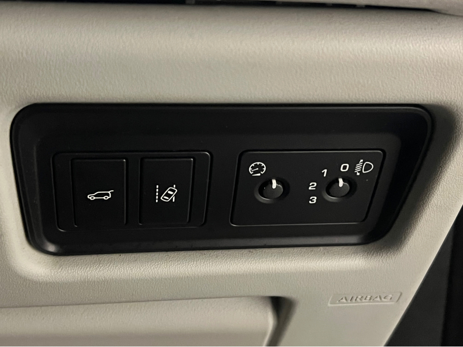 2019 Land Rover Discovery Sport - image 32