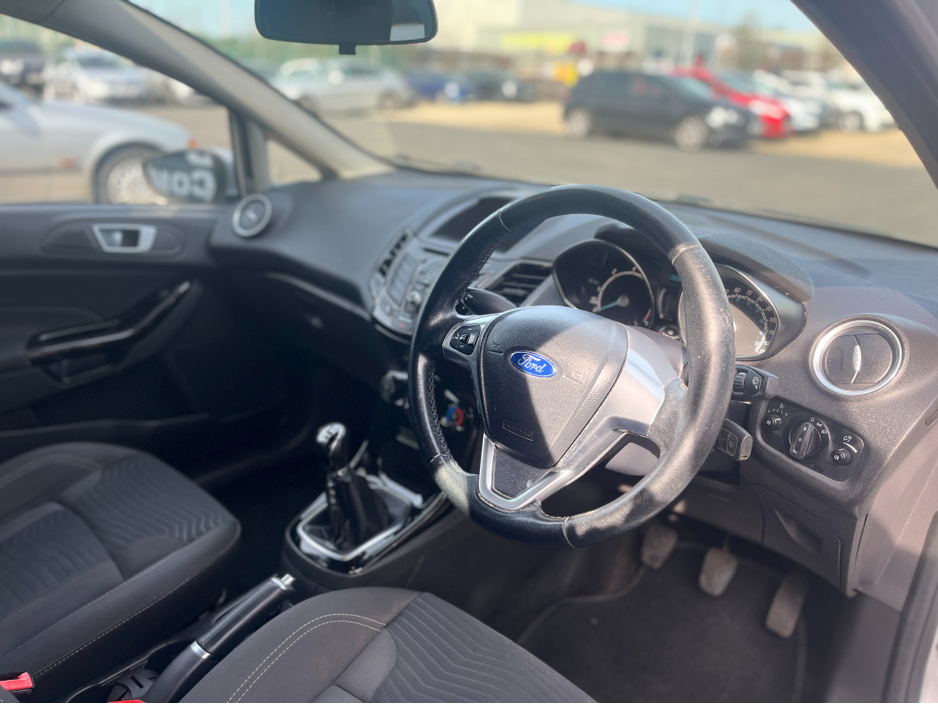 2016 Ford Fiesta - image 4