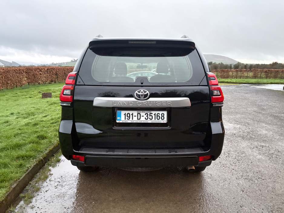 2019 Toyota Landcruiser - image 6