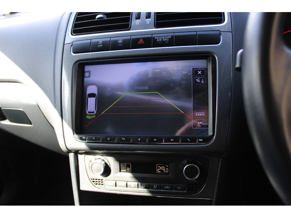 2014 Volkswagen Polo - image 12