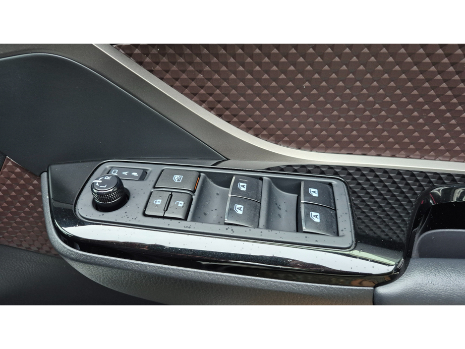 2019 Toyota C-HR Luna Sport Hybrid €19,950