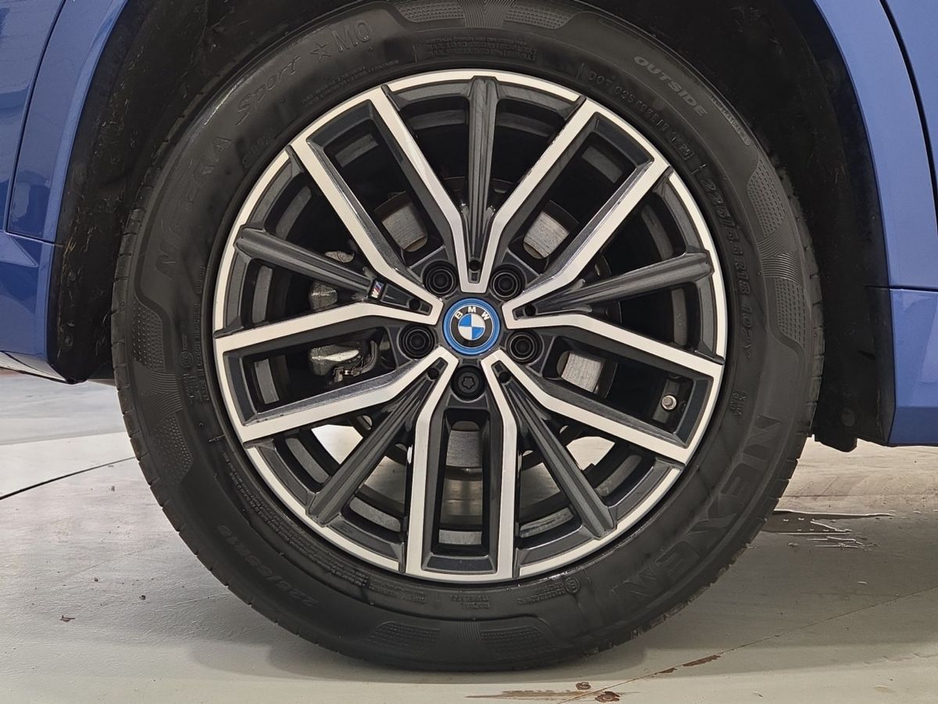 2025 BMW iX1 - image 14