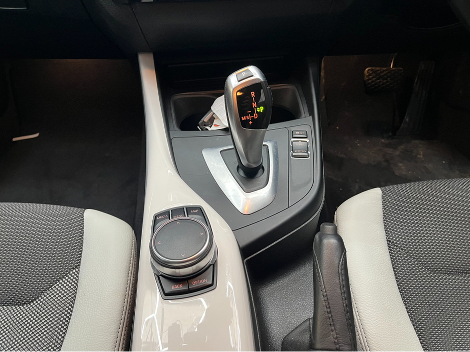 2017 BMW 1 Series - image 17