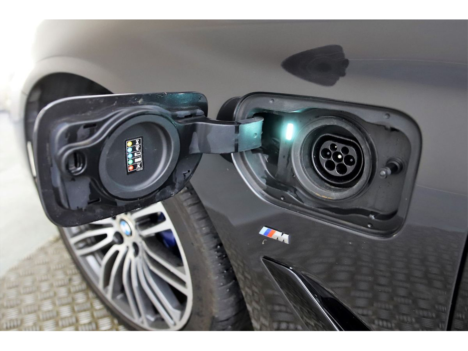 2018 BMW 5 Series - image 21