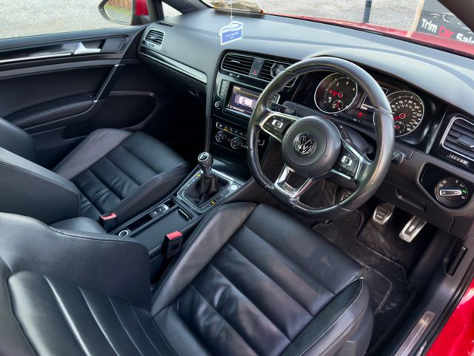 2015 Volkswagen Golf - image 8