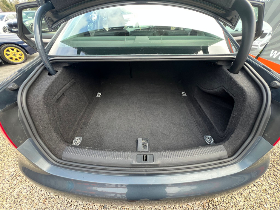 2010 Audi A4 - image 17