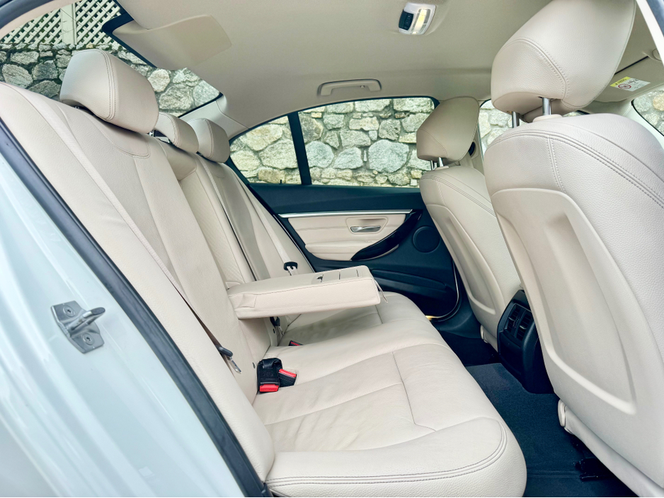 2016 BMW 3 Series - image 21