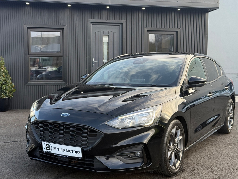 2019 Ford Focus - image 11