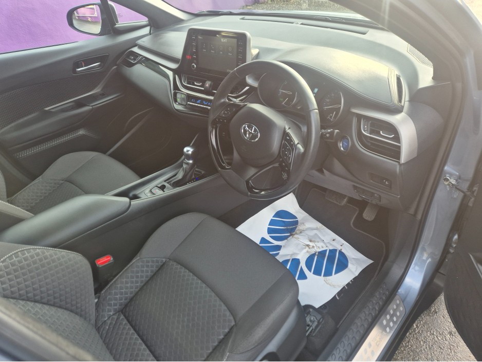 2023 Toyota C-HR - image 9