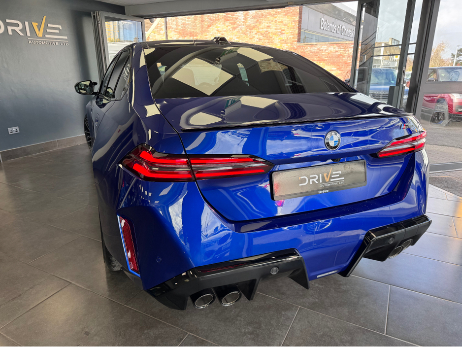 2025 BMW M5 4.4 V8 PHEV 728 HP €124,900