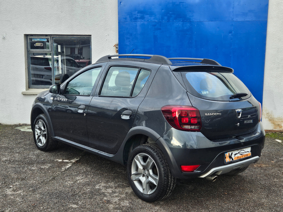 2019 Dacia Sandero Stepway - image 2