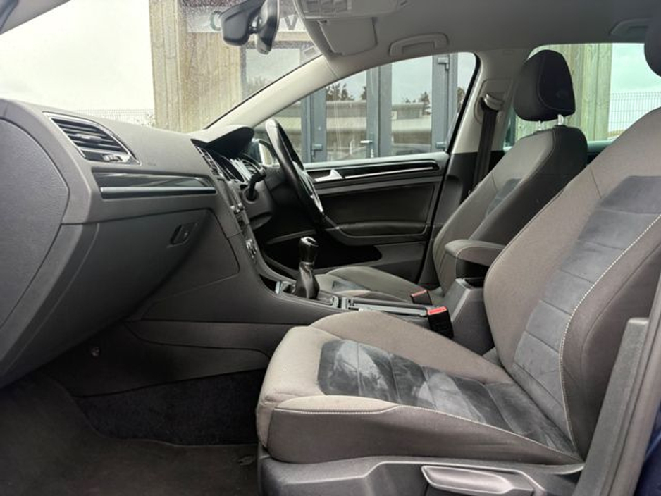 2016 Volkswagen Golf - image 25