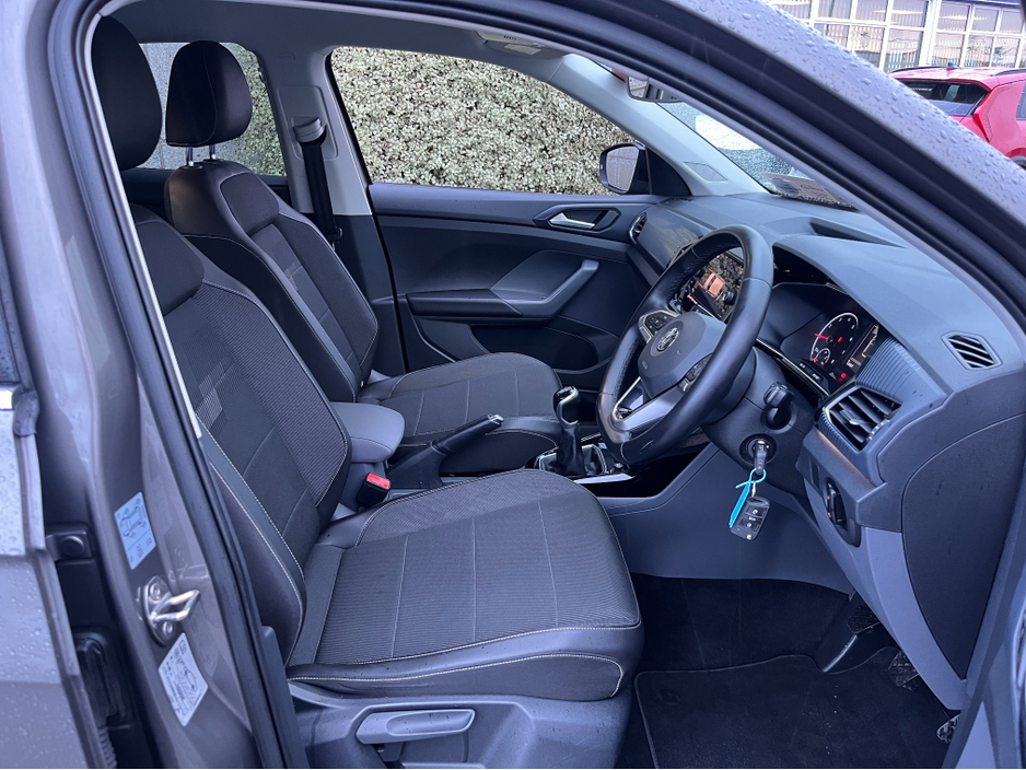 2020 Volkswagen T-Cross R-LINE 1.0 TSI PETROL MANUAL //SAT NAV//ADAPTIVE CRUISE CONTROL//REVERSE CAMERA// €18,950