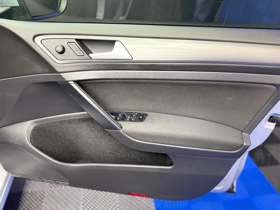 2015 Volkswagen Golf 1.2 TSI DSG 5DR 110HP Lounge €12,999