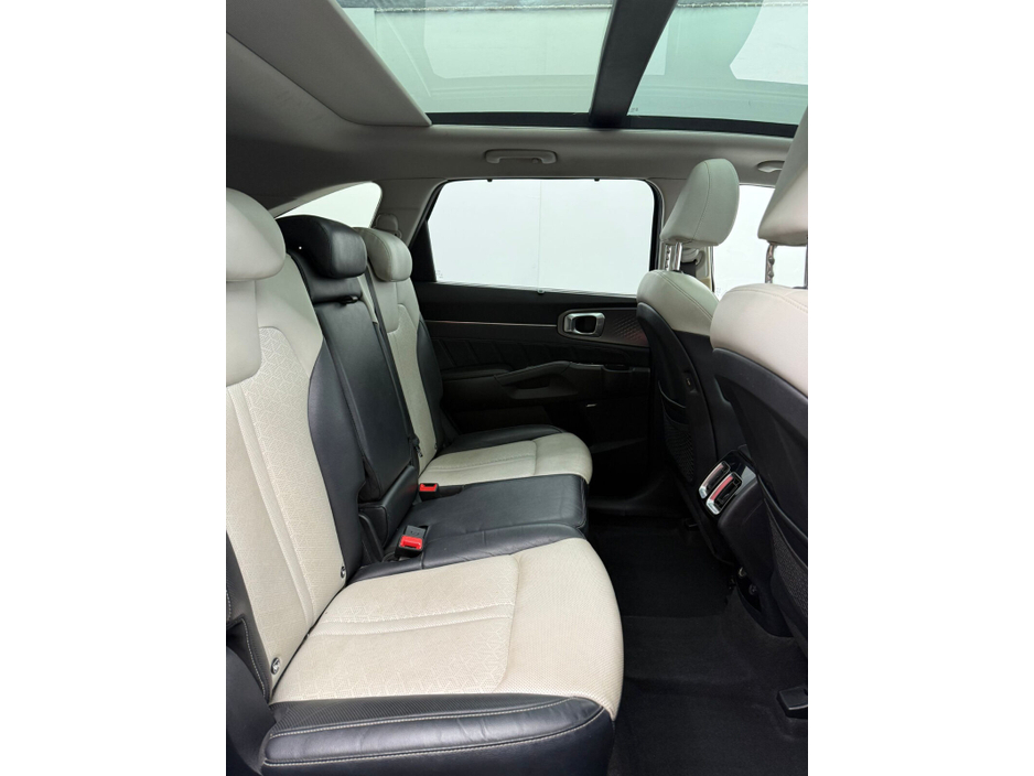 2021 Kia Sorento - image 10