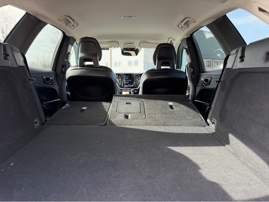 2018 Volvo XC60 - image 24