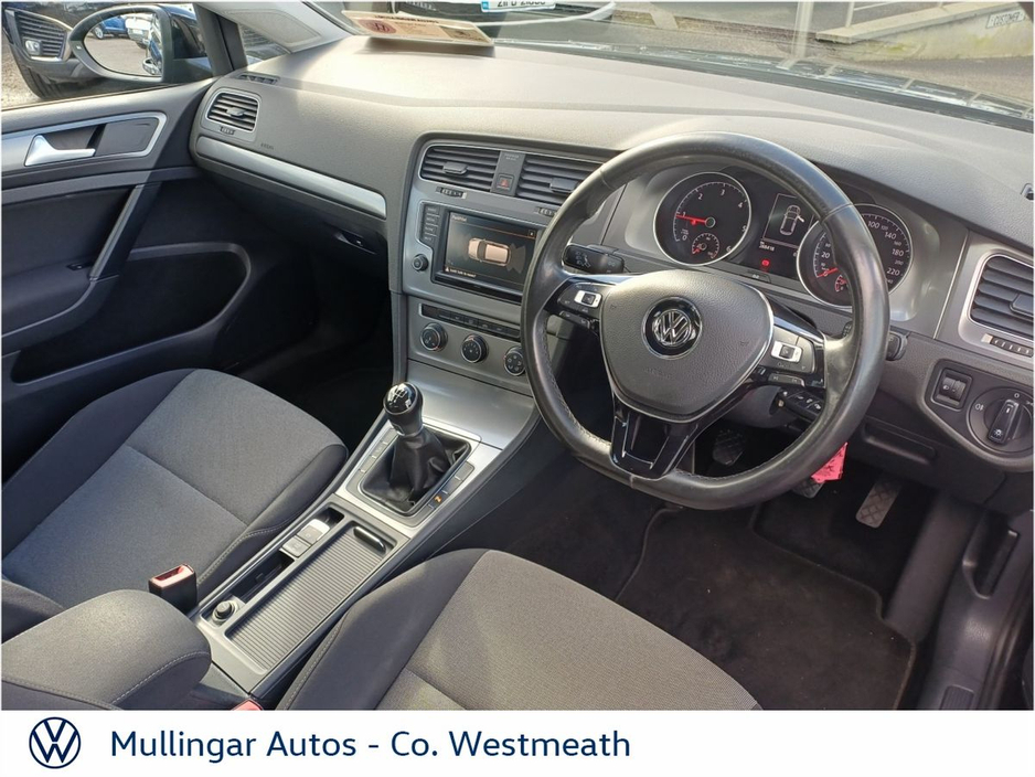 2015 Volkswagen Golf - image 8